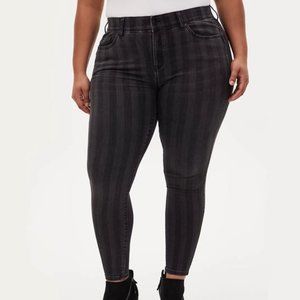 Torrid Bombshell striped 18 plus sized jeans